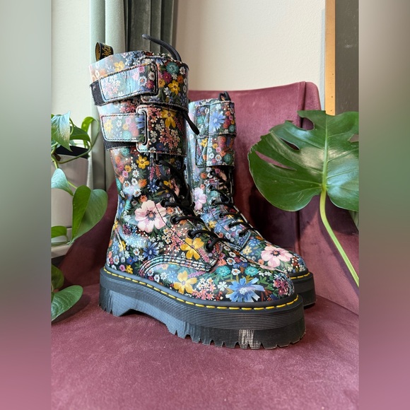 Jagger Wanderlust Docs - Picture 1 of 7